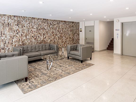 3rd image of 5625 Windsor Way Unit 315