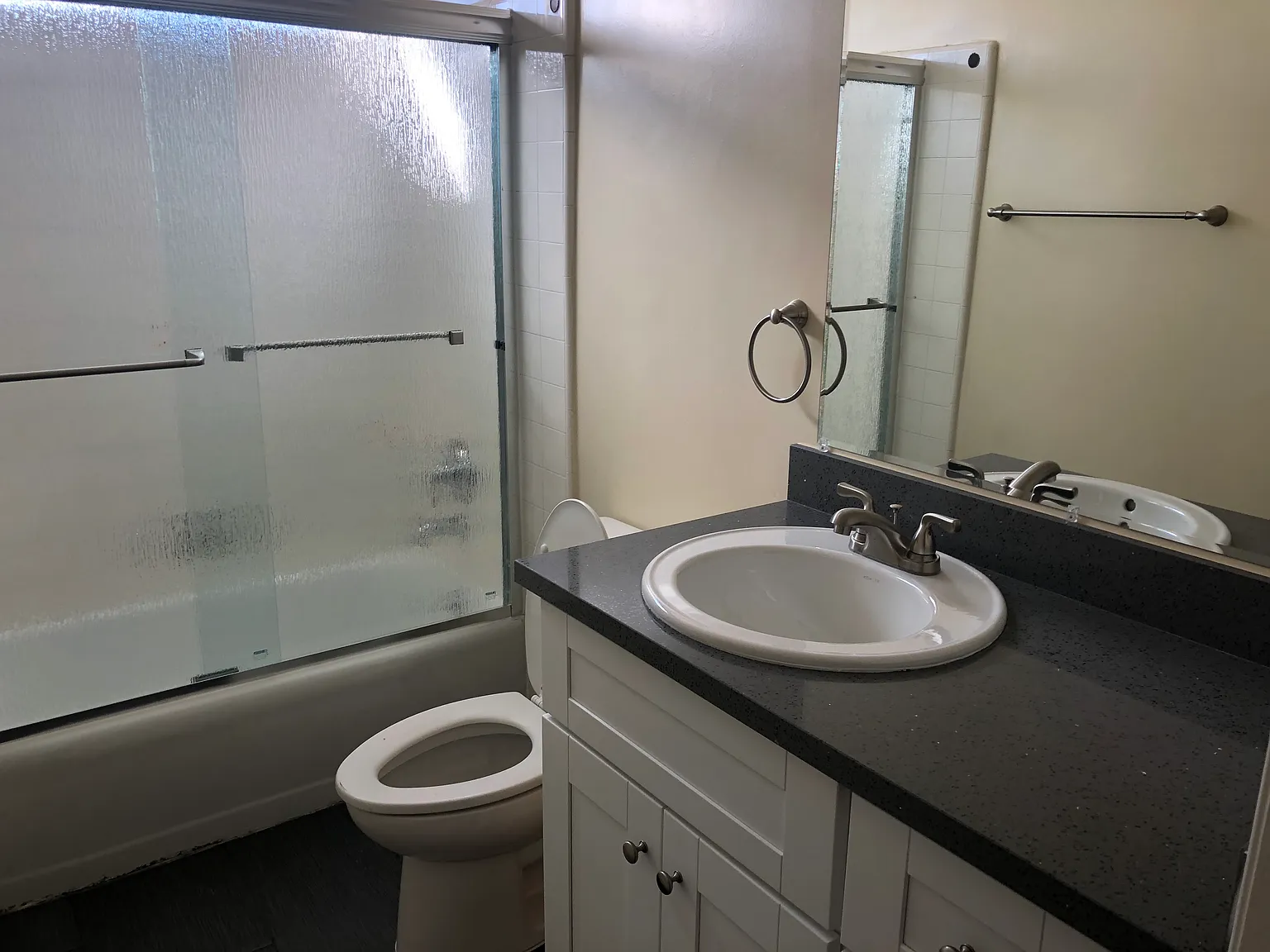 1 bed, 900 sqft, $1,950 — Photo 3