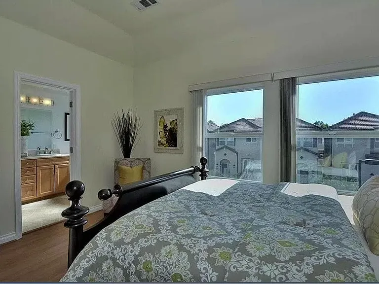 891 Neal Cmns — Photo 12