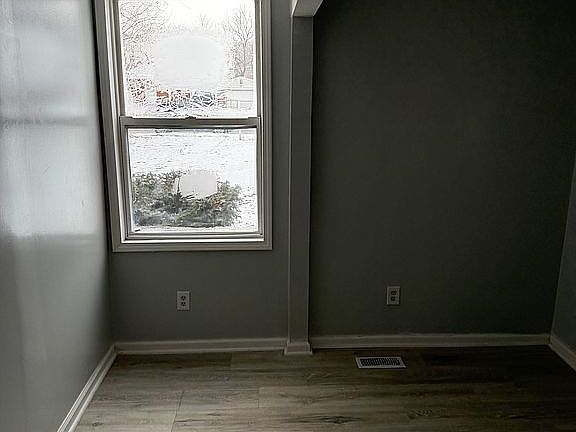 4th image of 18022 Henry St
