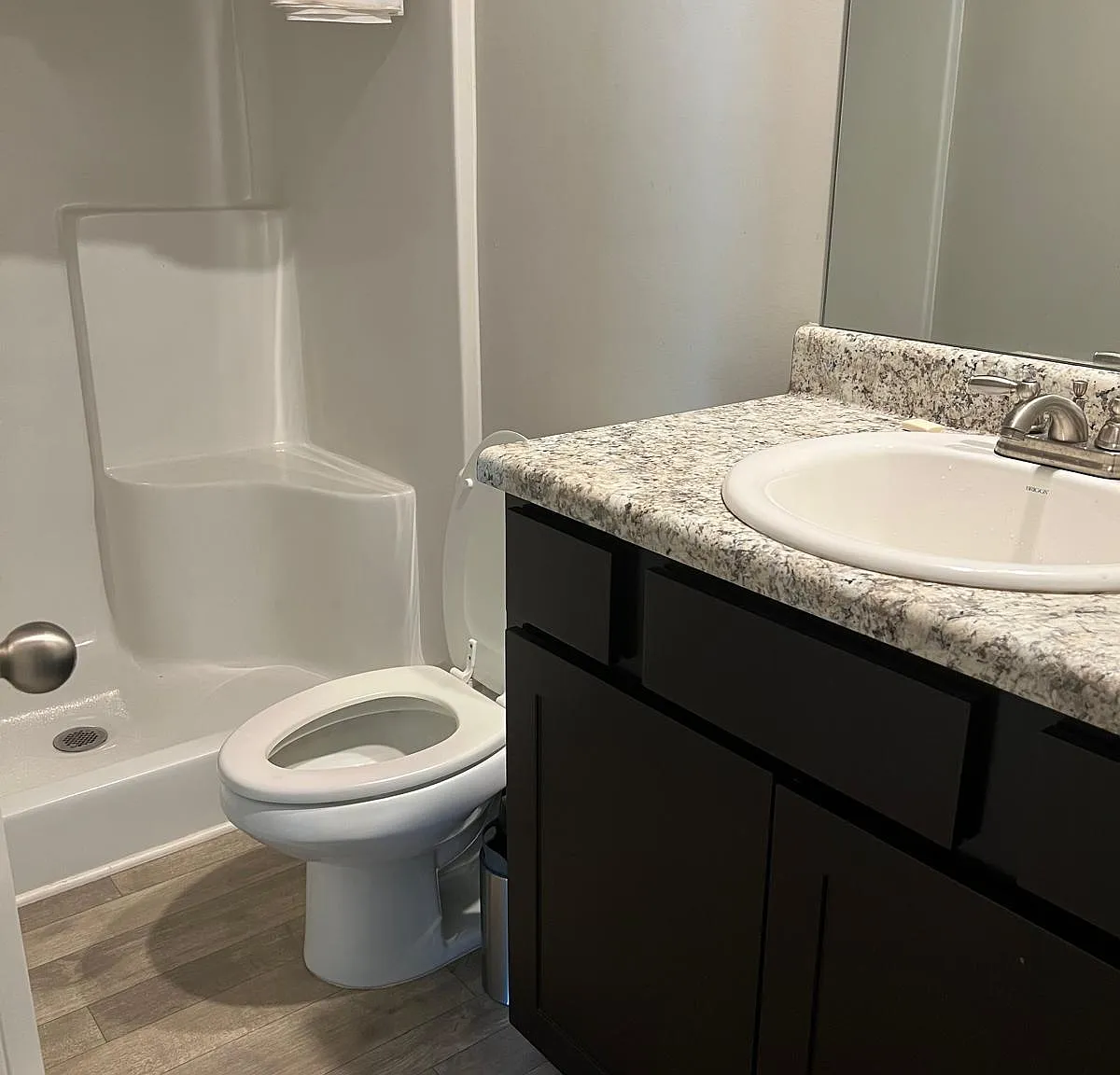 4 bed, 2.0 bath, 3000 sqft, $1,048 — Photo 3