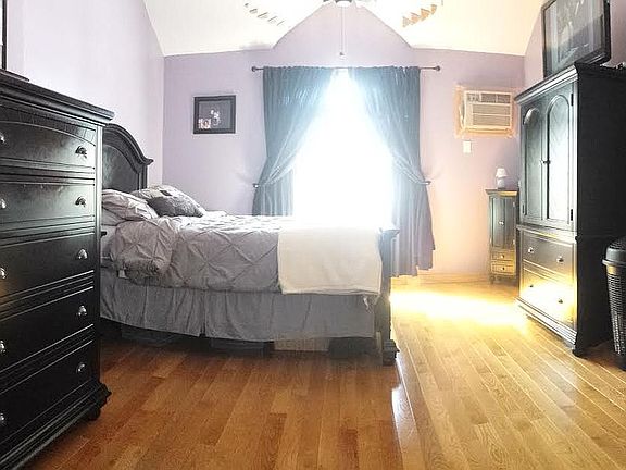 4th image of 1840 E 34th St