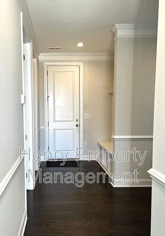 4 bed, 3.5 bath, 2465 sqft, $2,595 — Photo 2