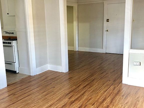 3rd image of 715 11th St APT 08