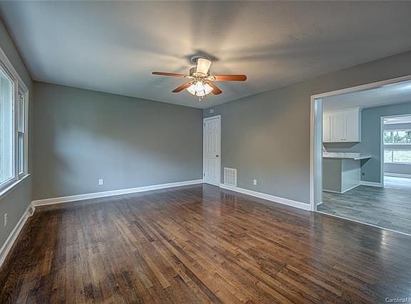 5th image of 1533 Meadowbrook Ln