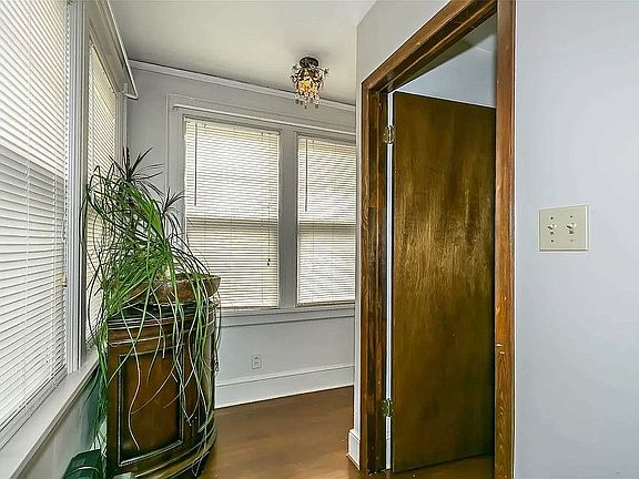 3rd image of 85 Fairfield Ave