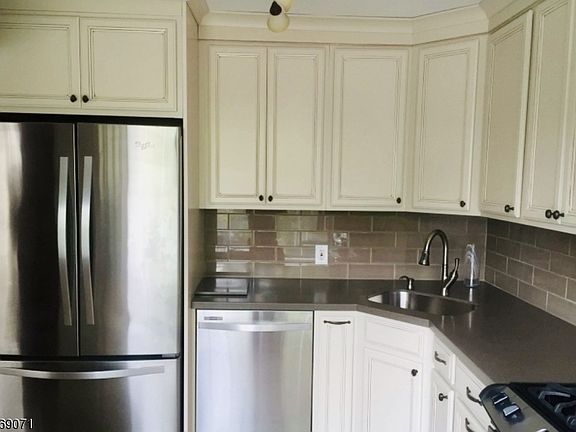 3rd image of 612 Deepdale Ct Unit 4