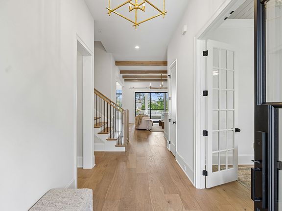 3rd image of 556 Bonaire Ln