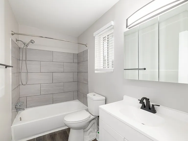 Livingstone Apartment Homes — Photo 3