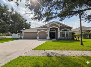 1906 Heartland Cir, Valrico, FL 33594