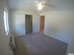 1904 Sheridan Rd APT 7, Pekin, IL 61554