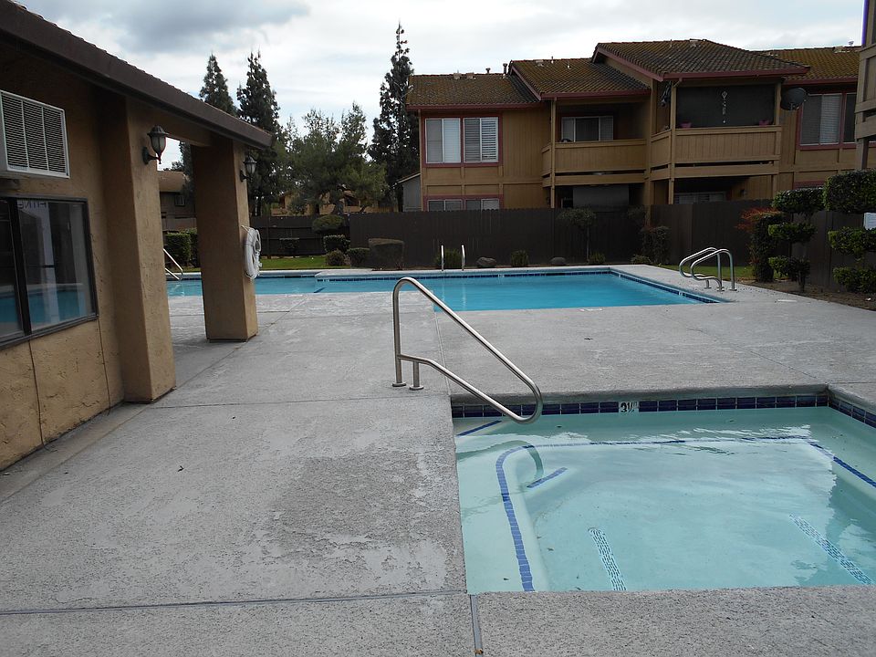 Complex Pool and Jacuzzi