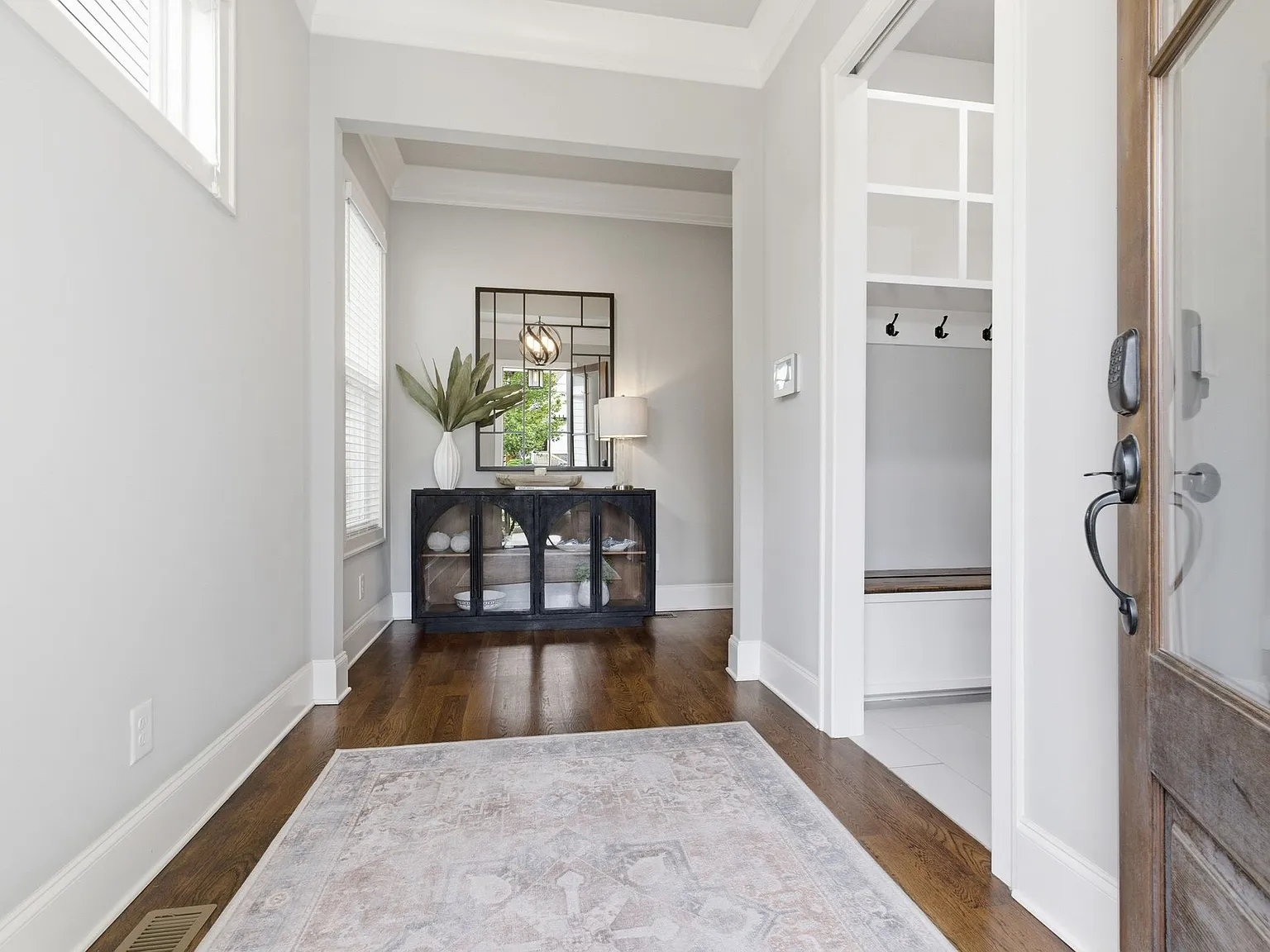 3 bed, 2.5 bath, 2270 sqft, $3,900 — Photo 3