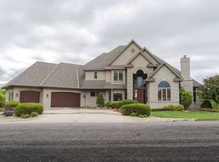724 Vista Ridge Ln, Shakopee, MN 55379