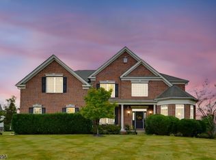 56 Tiffany Dr, Flemington, NJ 08822