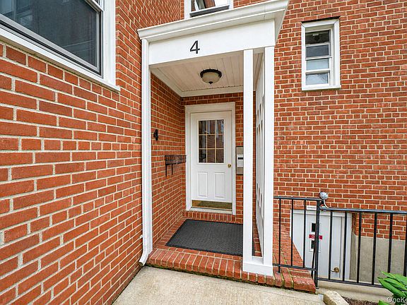 2nd image of 4 Edwards St #1E