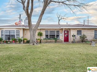406 Jennings Ave, Port Lavaca, TX 77979