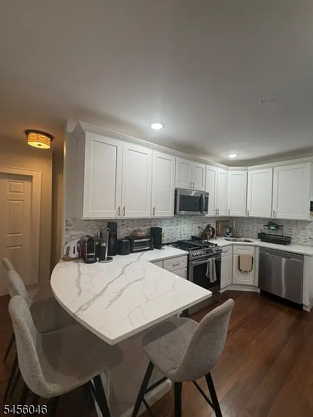 3 bed, 2.0 bath, 1000 sqft, $2,990 — Photo 4