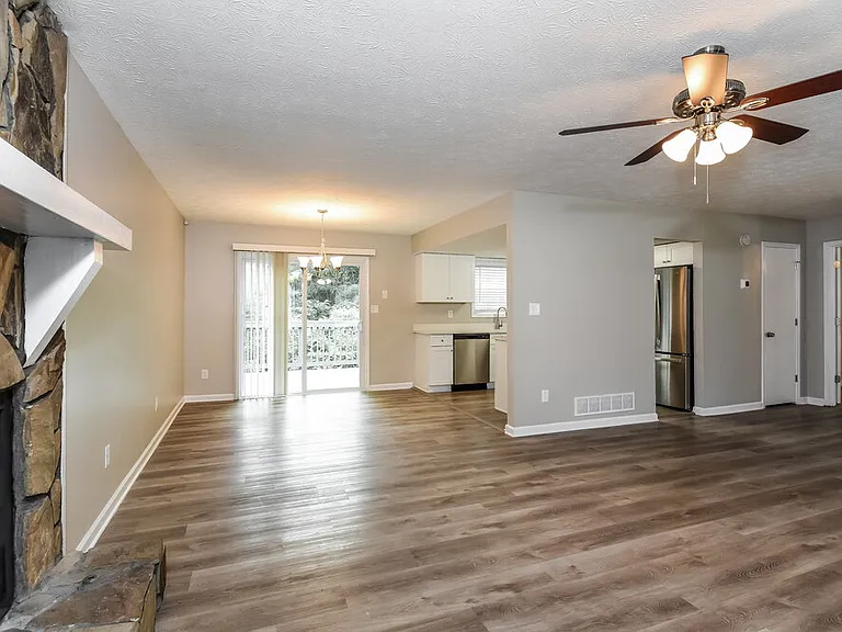 2405 Betsy Ct SW — Photo 7