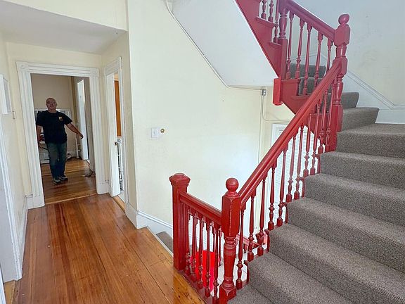 4th image of 145 College Ave #2