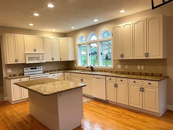 5th image of 113 Oak Ridge Dr