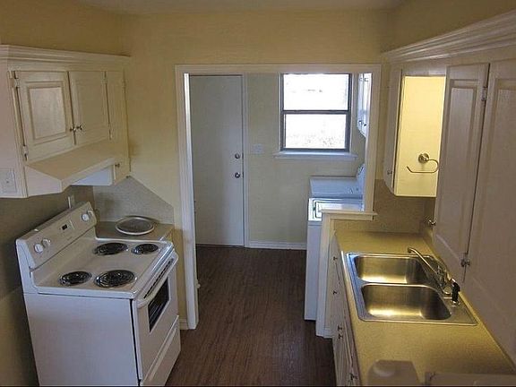 3rd image of 909 E Symmes St
