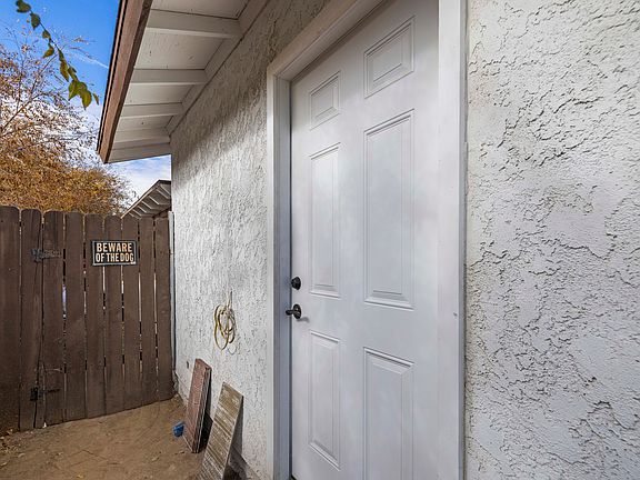2nd image of 45007 Logue Court 1/2