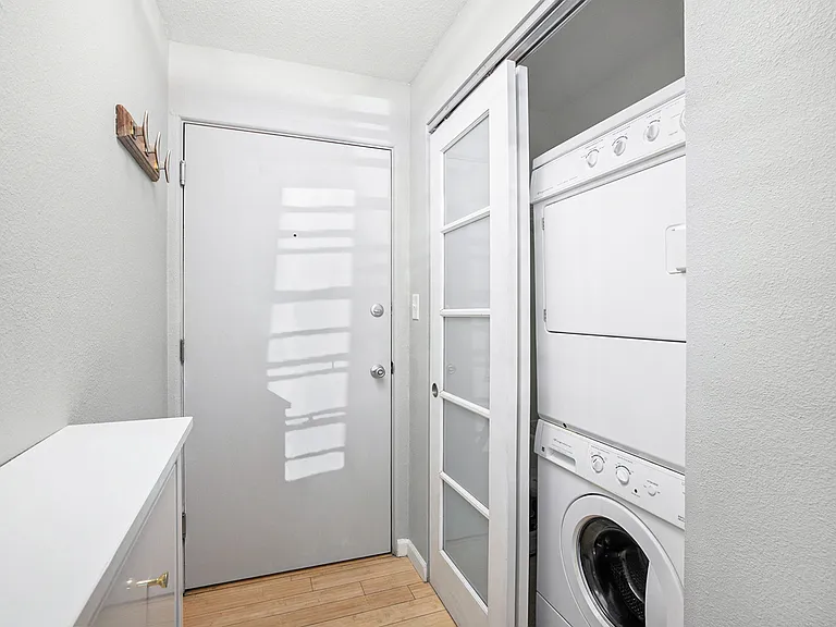 1032 N Clarkson St — Photo 7