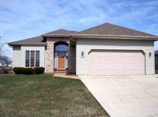 W203N16260 White Oak Cir, Jackson, WI 53037
