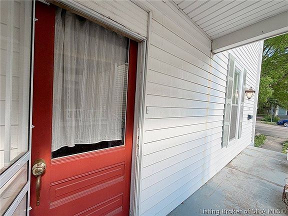 5th image of 1211 E Elm St