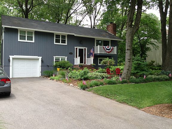 3rd image of 374 Harwin Dr