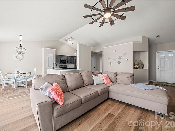 4th image of 118 Nevis Ln