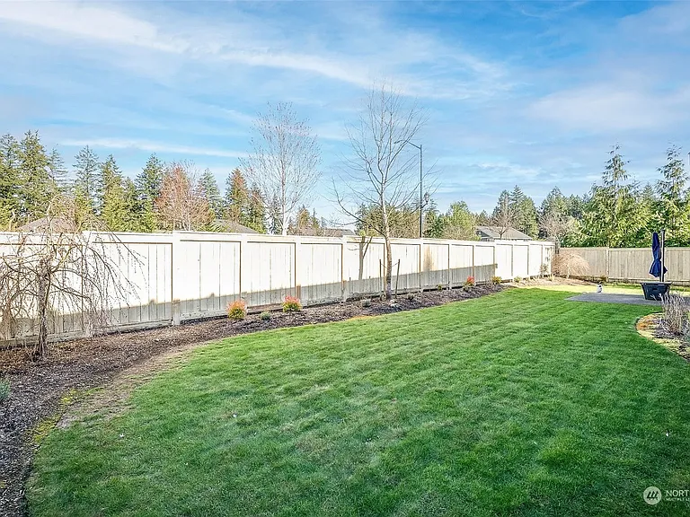 4210 Dudley Dr NE — Photo 10