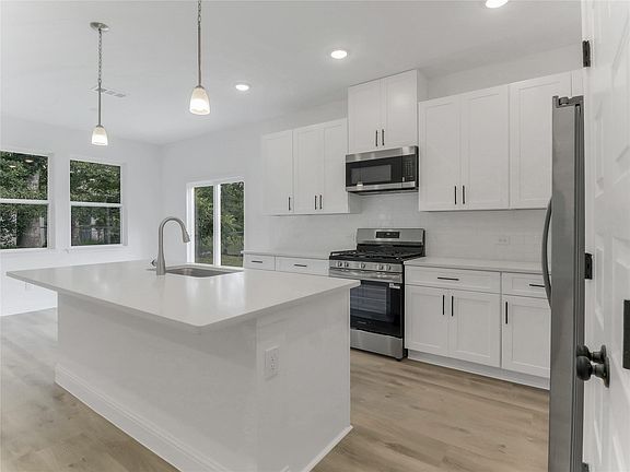 4th image of 612 Evans St