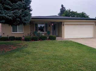 36820 Melbourne Dr, Sterling Heights, MI 48312