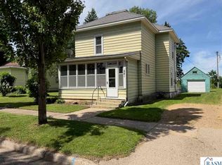 241 N Hunt St, Lake Crystal, MN 56055