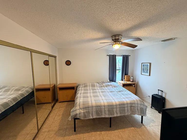 27 E Crossings Cir #H — Photo 9