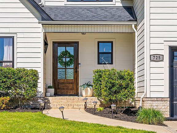 2nd image of 725 Garrett Ct