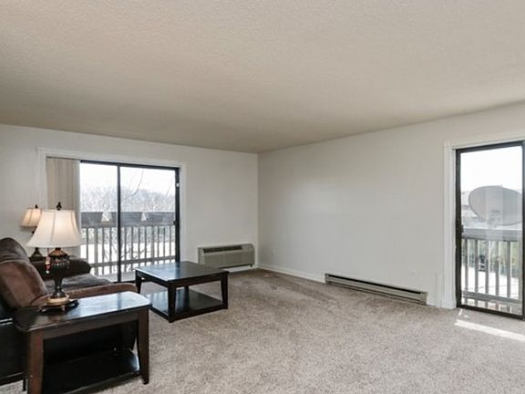4th image of 1700 Wedgewood Dr APT 417