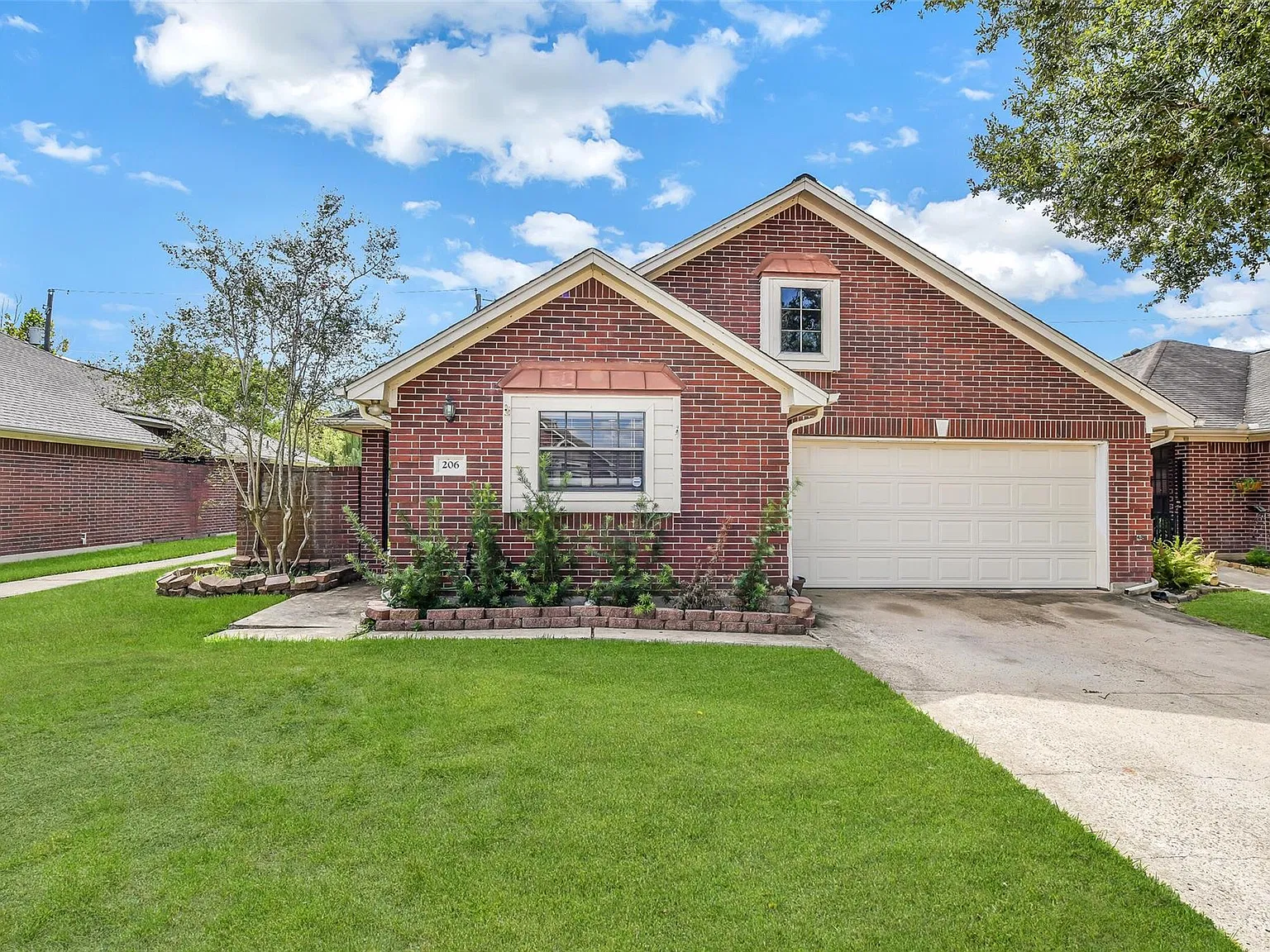 3 bed, 2.0 bath, 1631 sqft, $2,600 — Photo 1