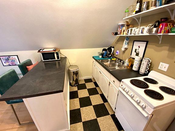 4th image of 2324 N Weil St #5