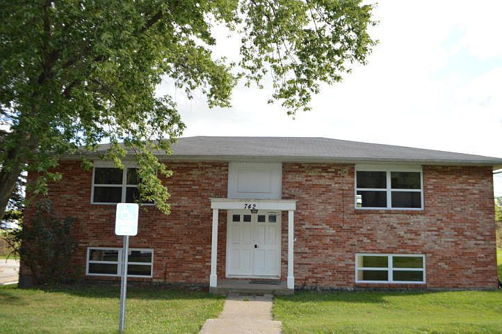 1st image of 742 Demaret Dr APT 1