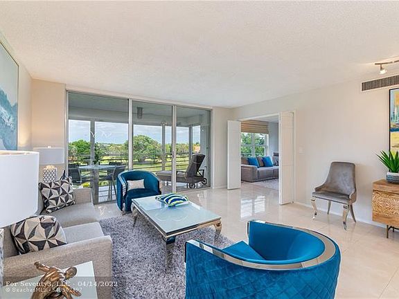 4th image of 3980 Oaks Clubhouse Dr APT 401