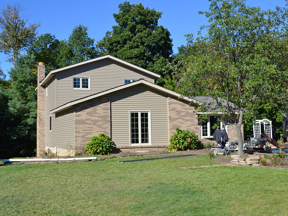 1st image of 66 Surrey Dr