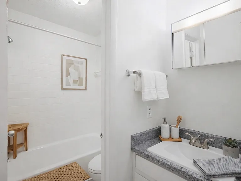 Hampton Hall | Comfort, Convenience, & Community All In One — Photo 293