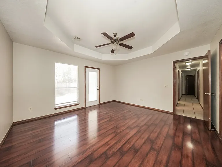 329 Ridge Bluff Dr — Photo 10