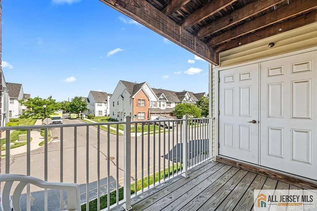 2 bed, 2.0 bath, 1181 sqft, $2,450 — Photo 2