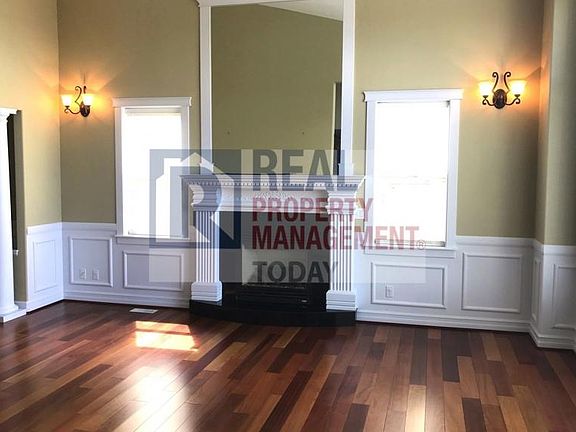 3rd image of 5218 Highland Dr SE