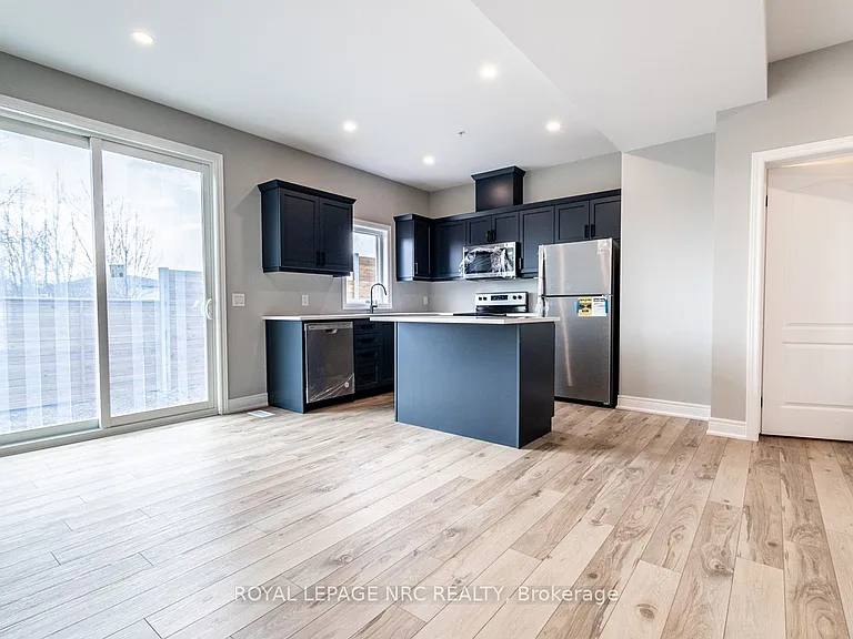 121A Moffatt St #21 — Photo 7