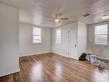 631 NW 6th St — Photo 3